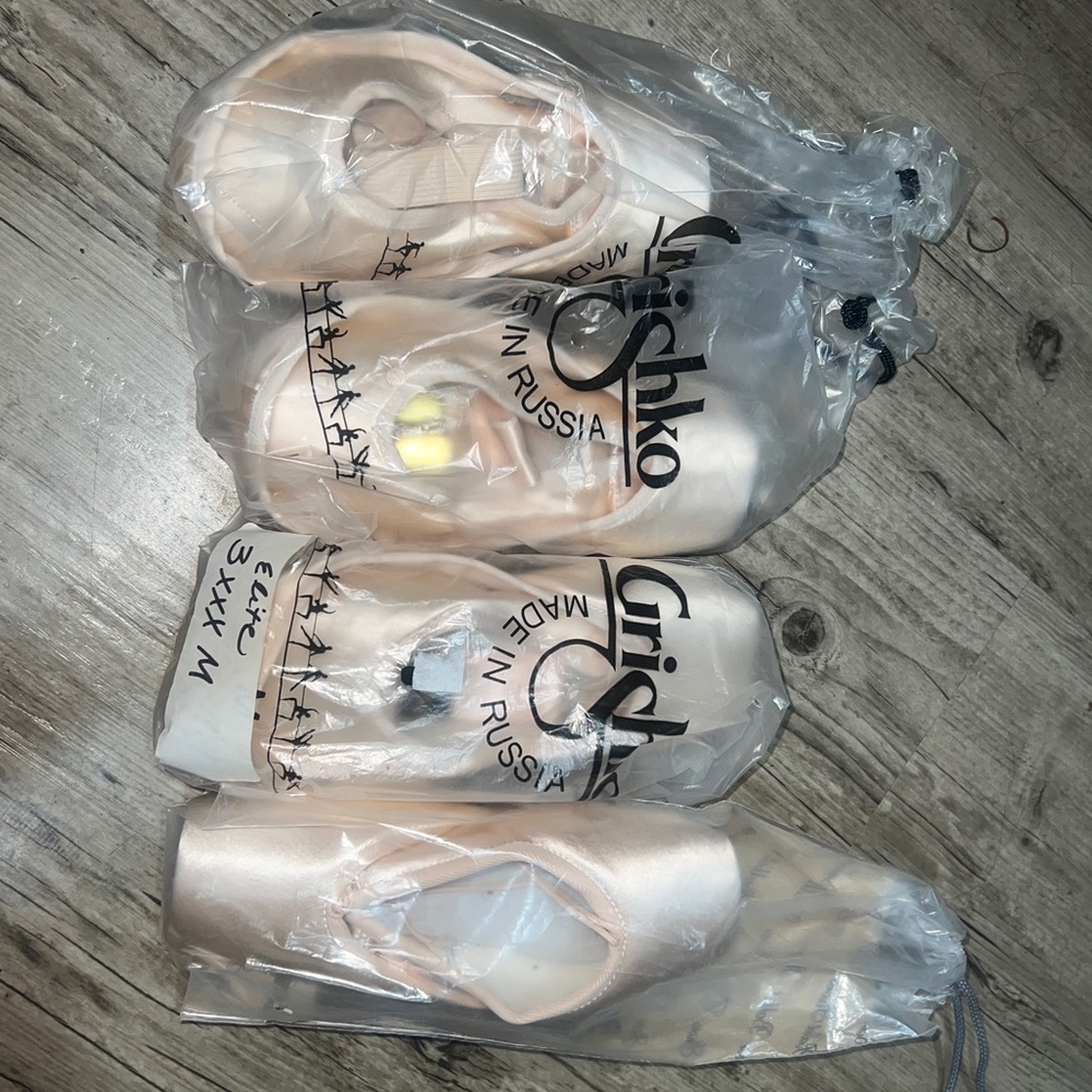 Grishko/Nikolay Elite Pointe shoes, Never worn. Size 3, XXX, M shank.